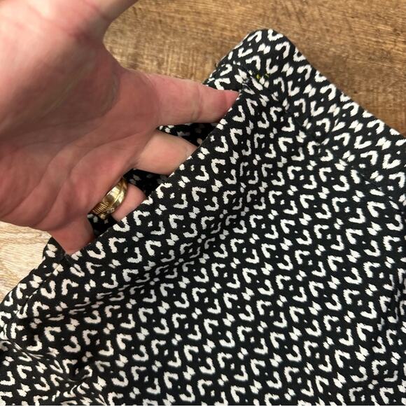 Mario Serrani Comfort Stretch Shorts Tummy Control Black White Print Size 16 - Picture 4 of 7